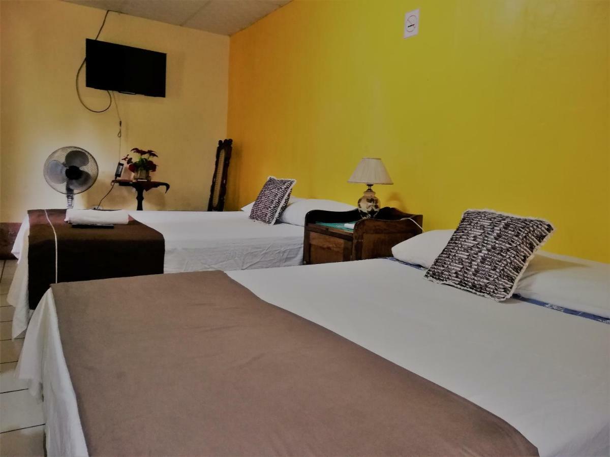לאון Hostal Leyendas מראה חיצוני תמונה